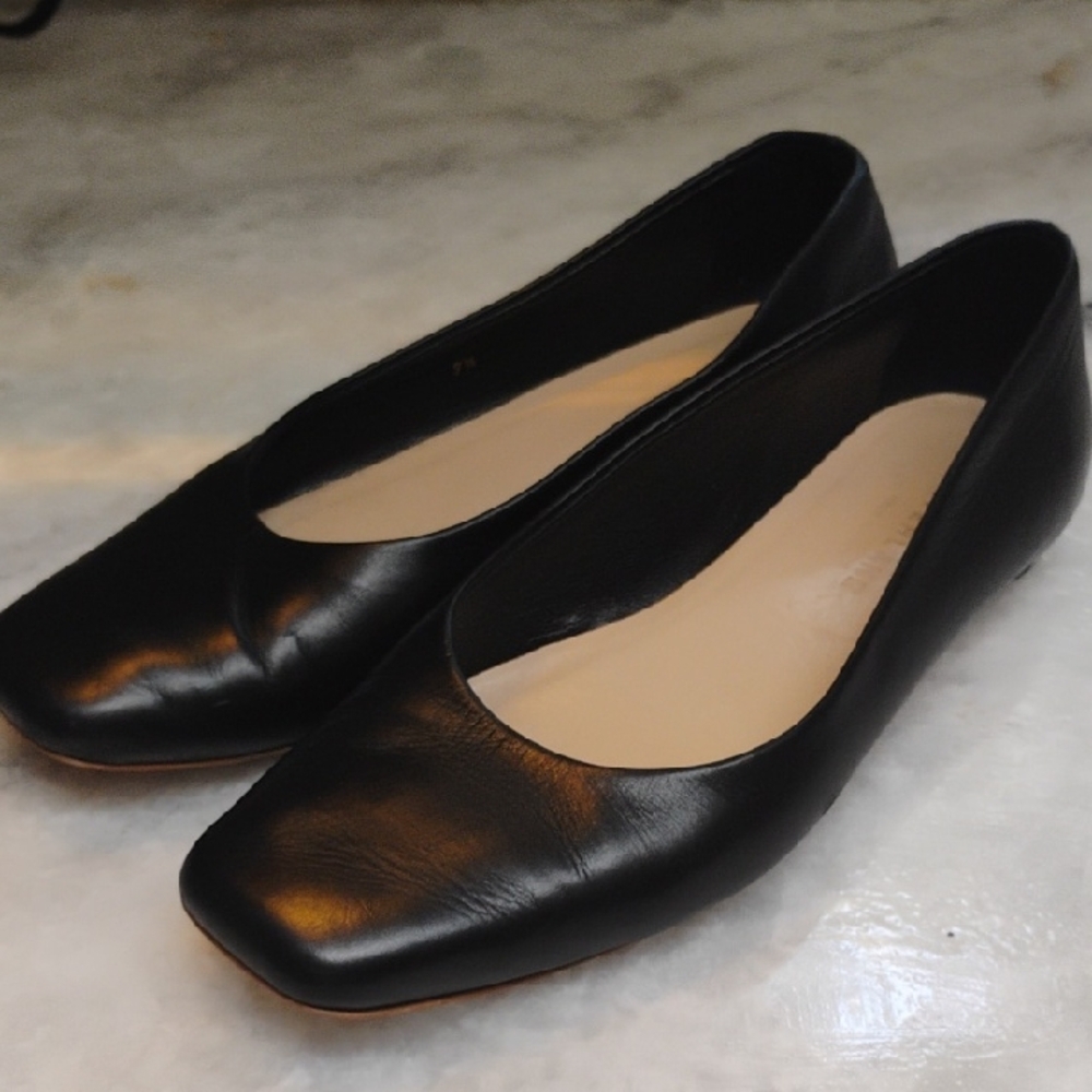 Everlane Black Leather 90's Flats Timeless Comfort